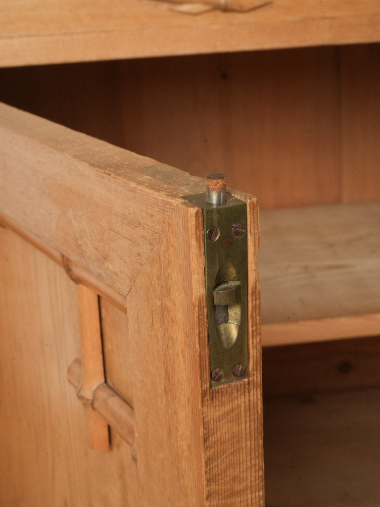 White marble surface dresser
