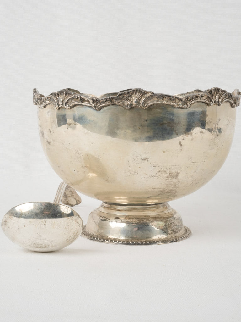 Luxurious French ladle and chiller set