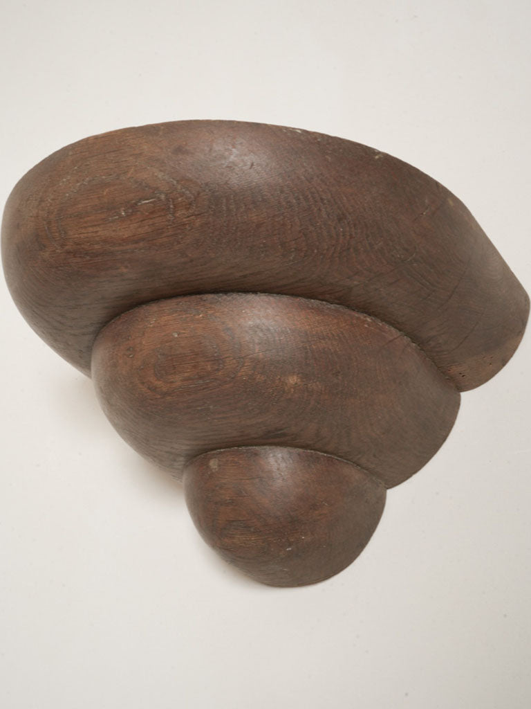 Timeless mid-century wall-mounted decor