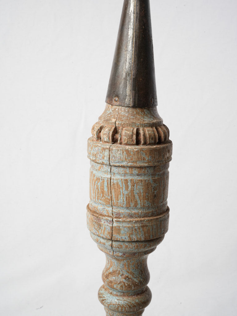 Detailed leafy pattern candlestick