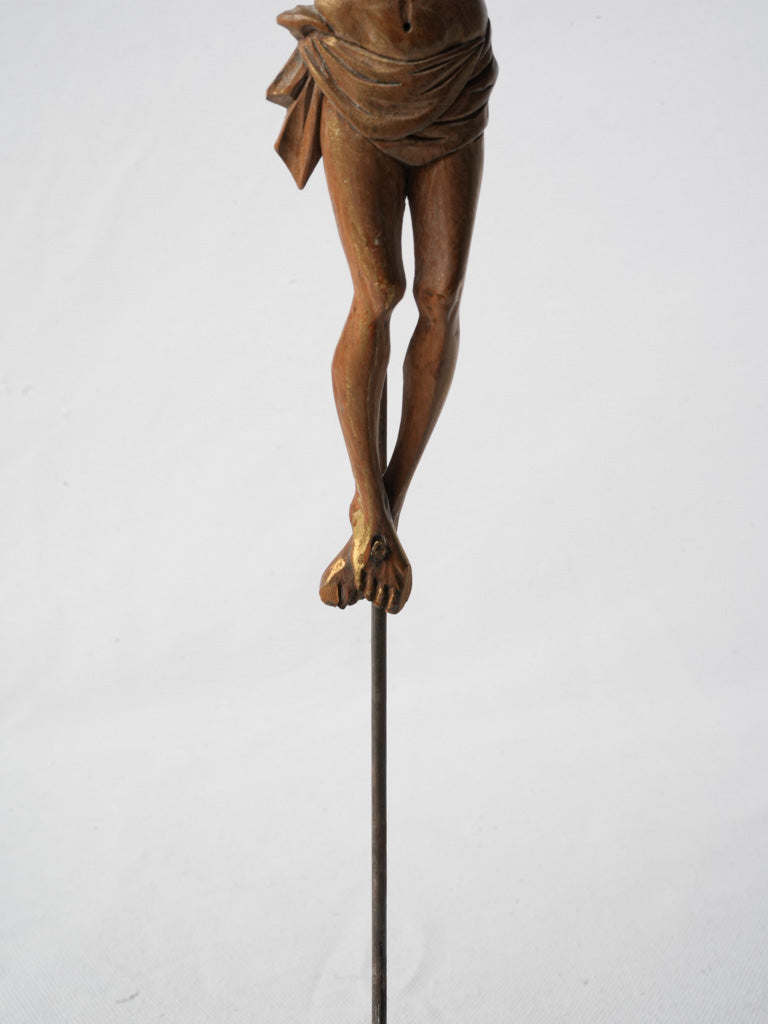 Distinctive gilt finish carving