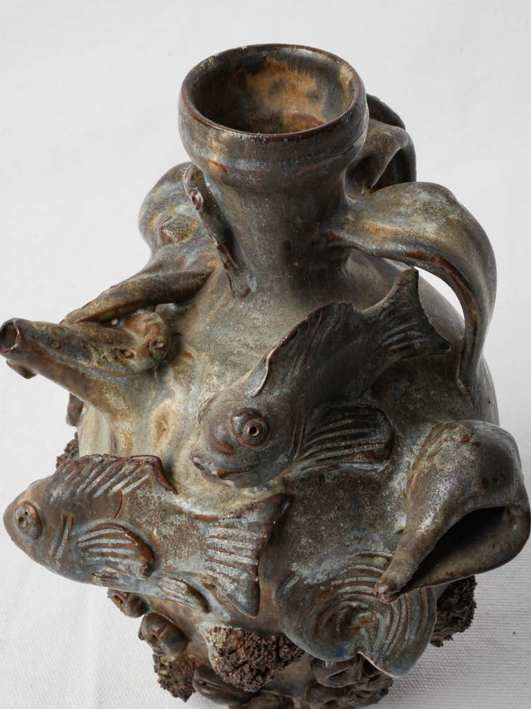 Decorative high-relief motif chevrette