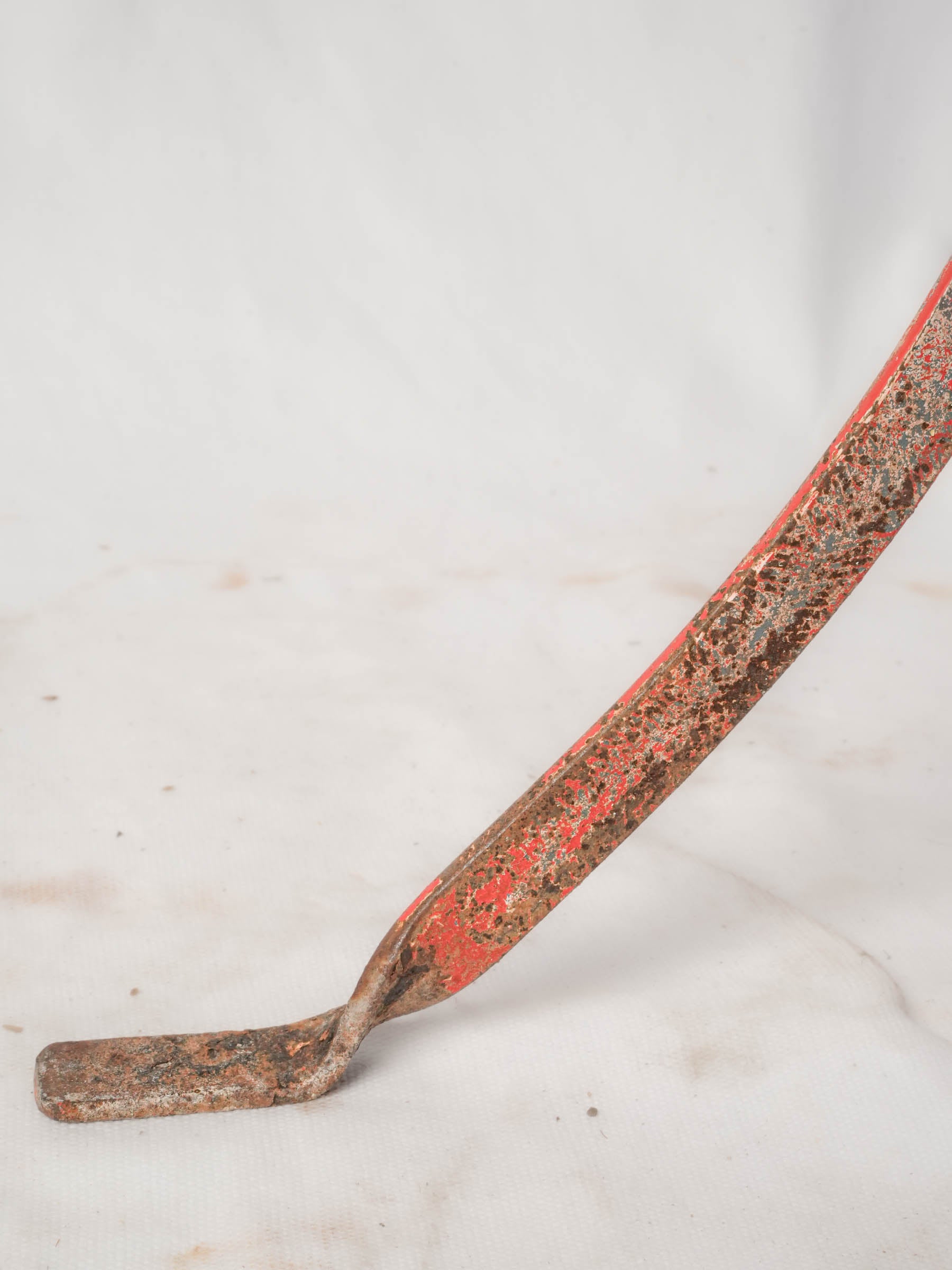 Lightweight antique metal plant stand