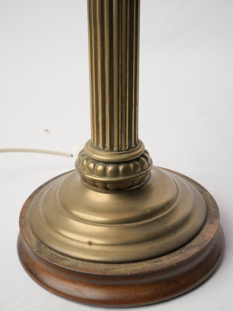 Retro cream shade table lamp