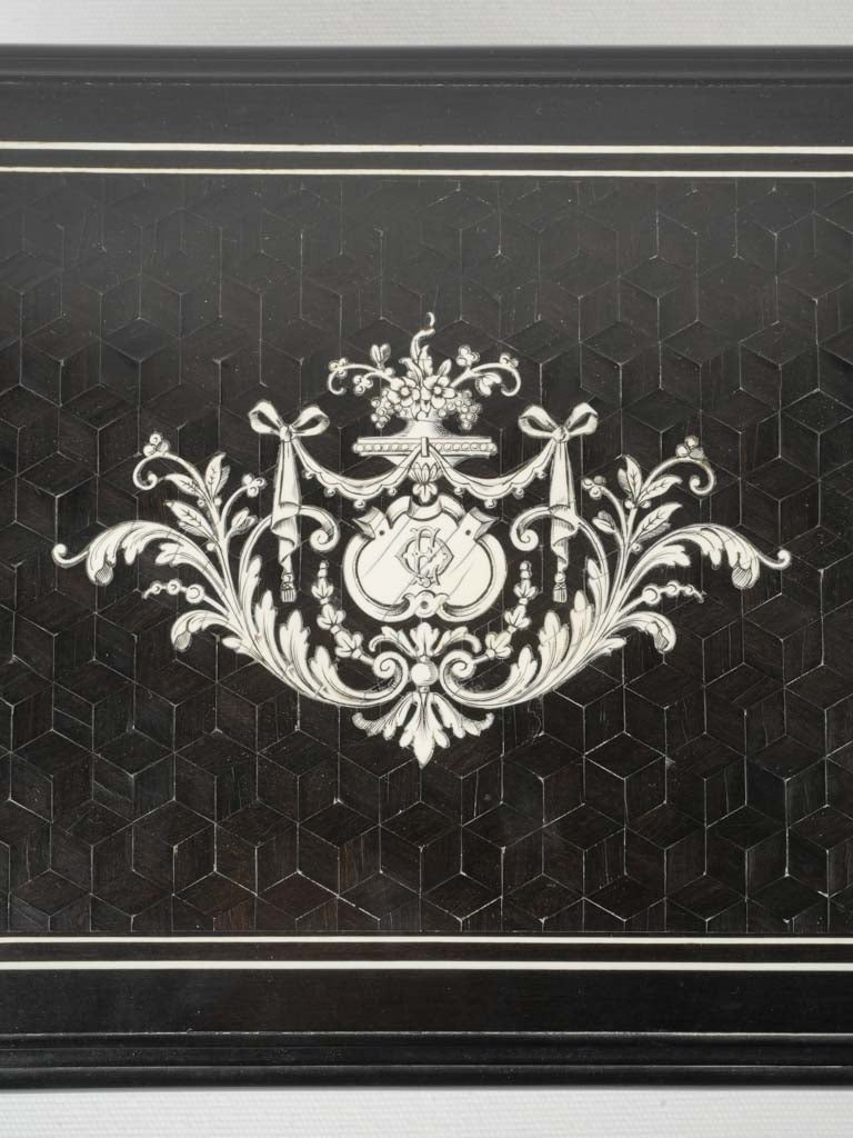 Geometric design jewelry box