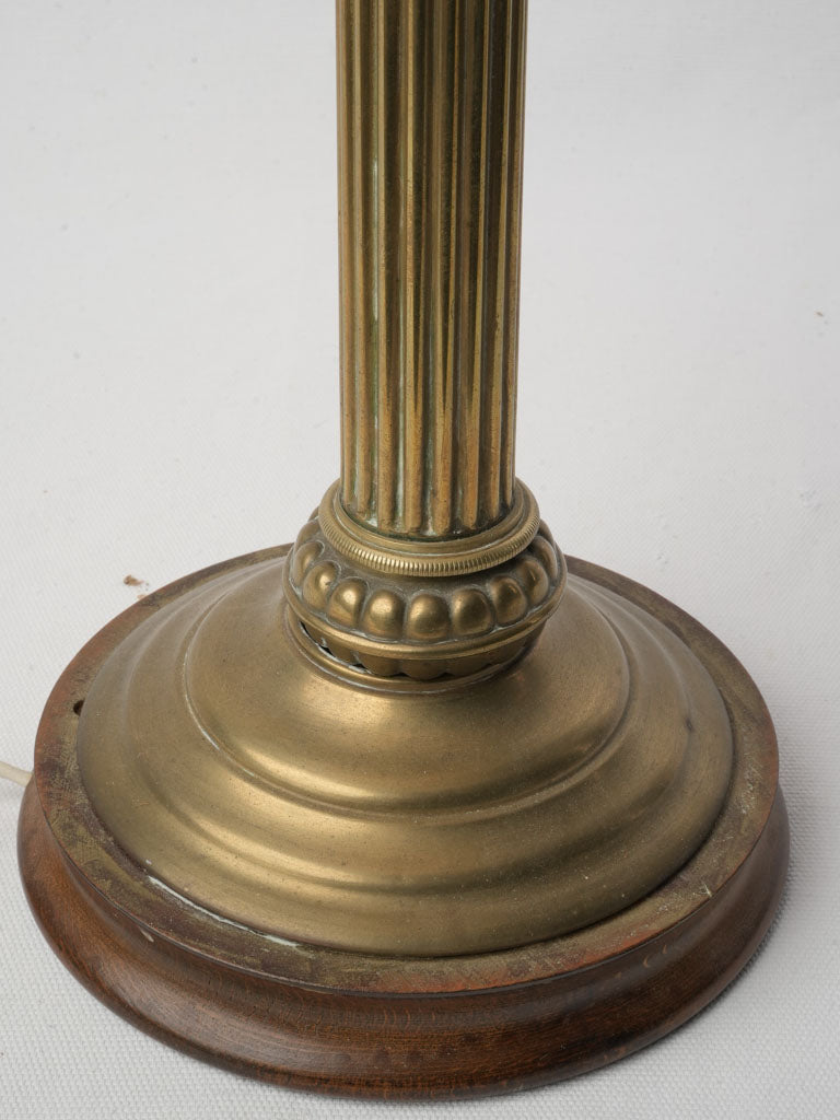 Classic Louis XVI-style lamp