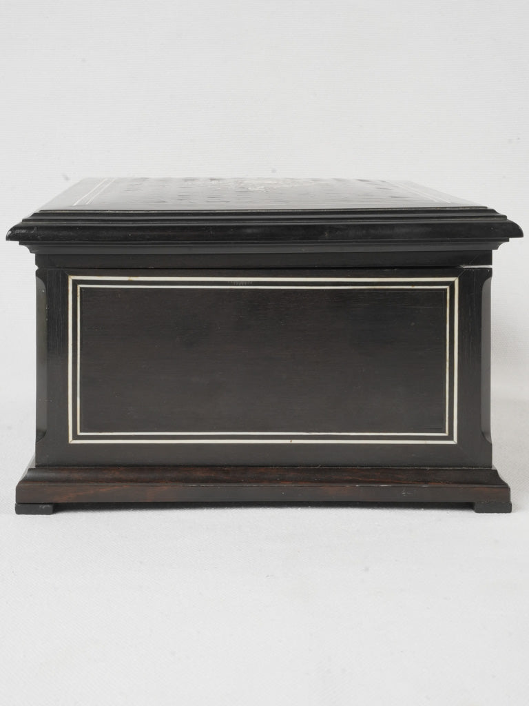 Renowned craftsmanship jewelry box