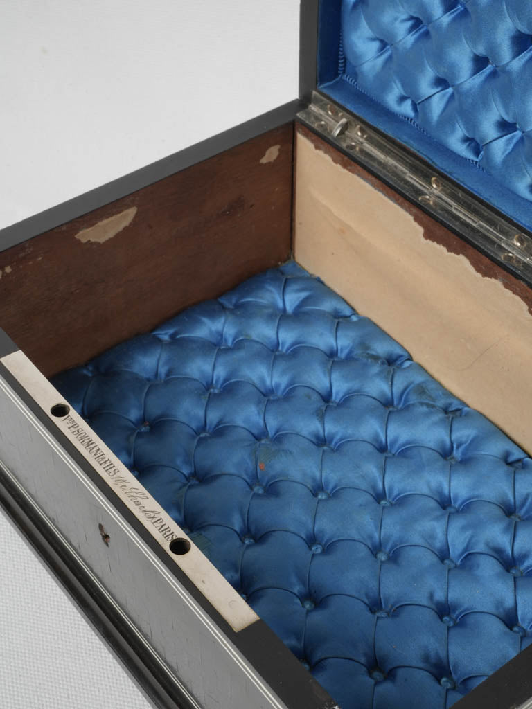 Refined antique gloves box