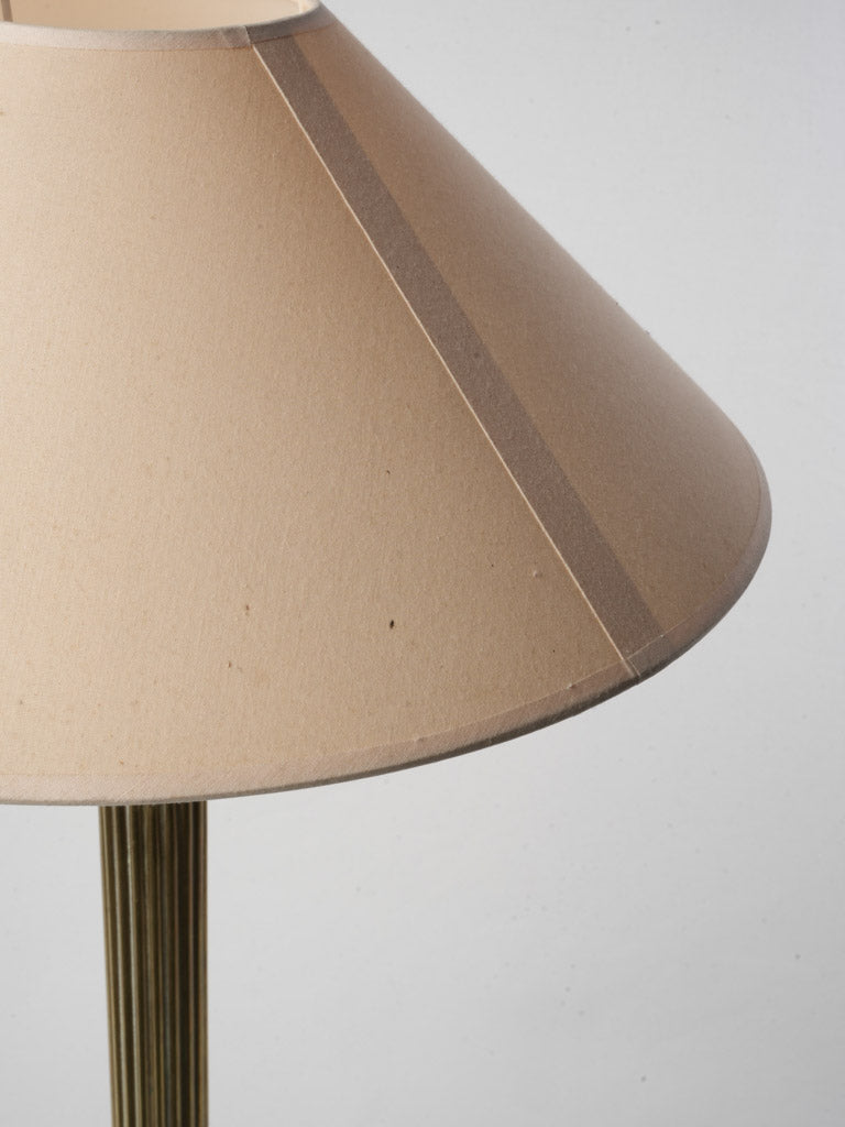Distinctive beaded collar table lamp