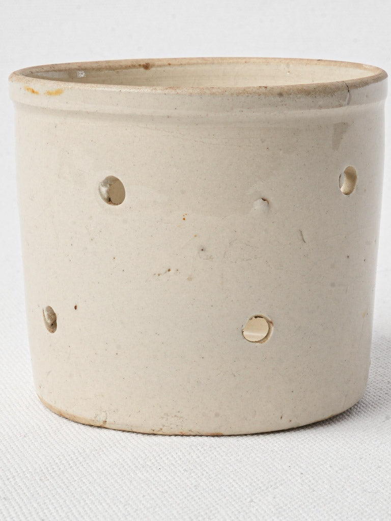 Traditional ivory ceramic mold