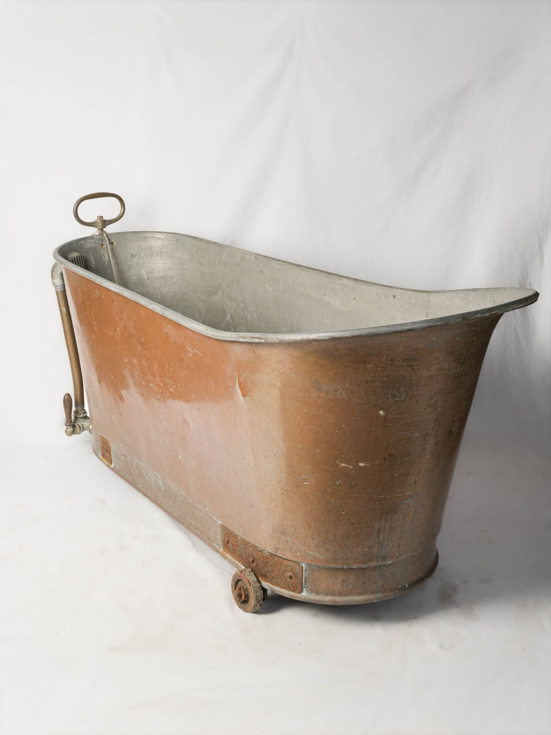 Exceptional antique copper bathtub