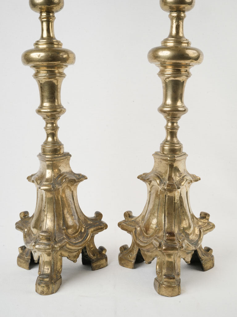 Grand baroque decorative lighting pieces