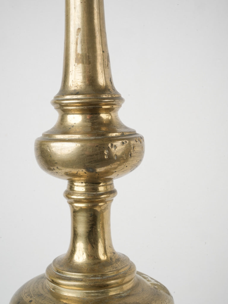 Refined classic style candelabra set