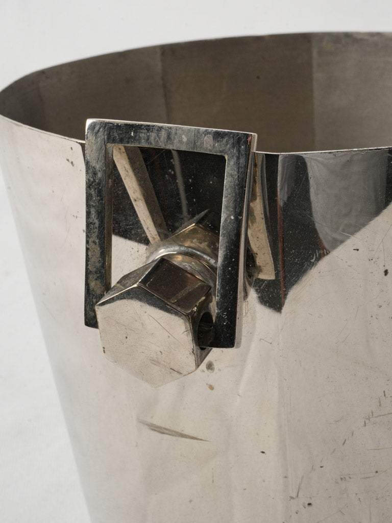 Understated sophisticated ice bucket