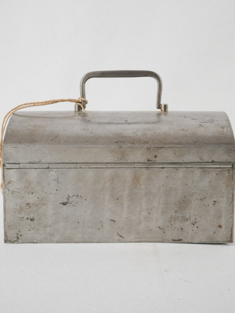 Timeless key-locked metal casket