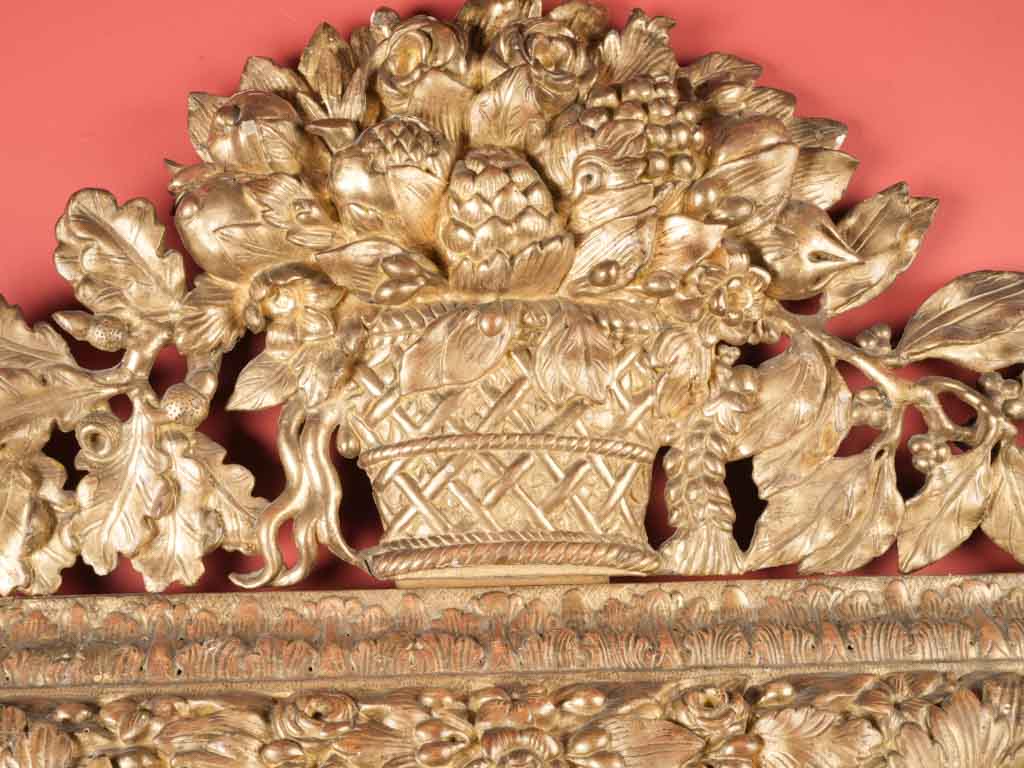 Luxurious giltwood crafted mirror