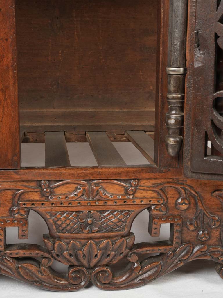 Rare pediment fruit basket design