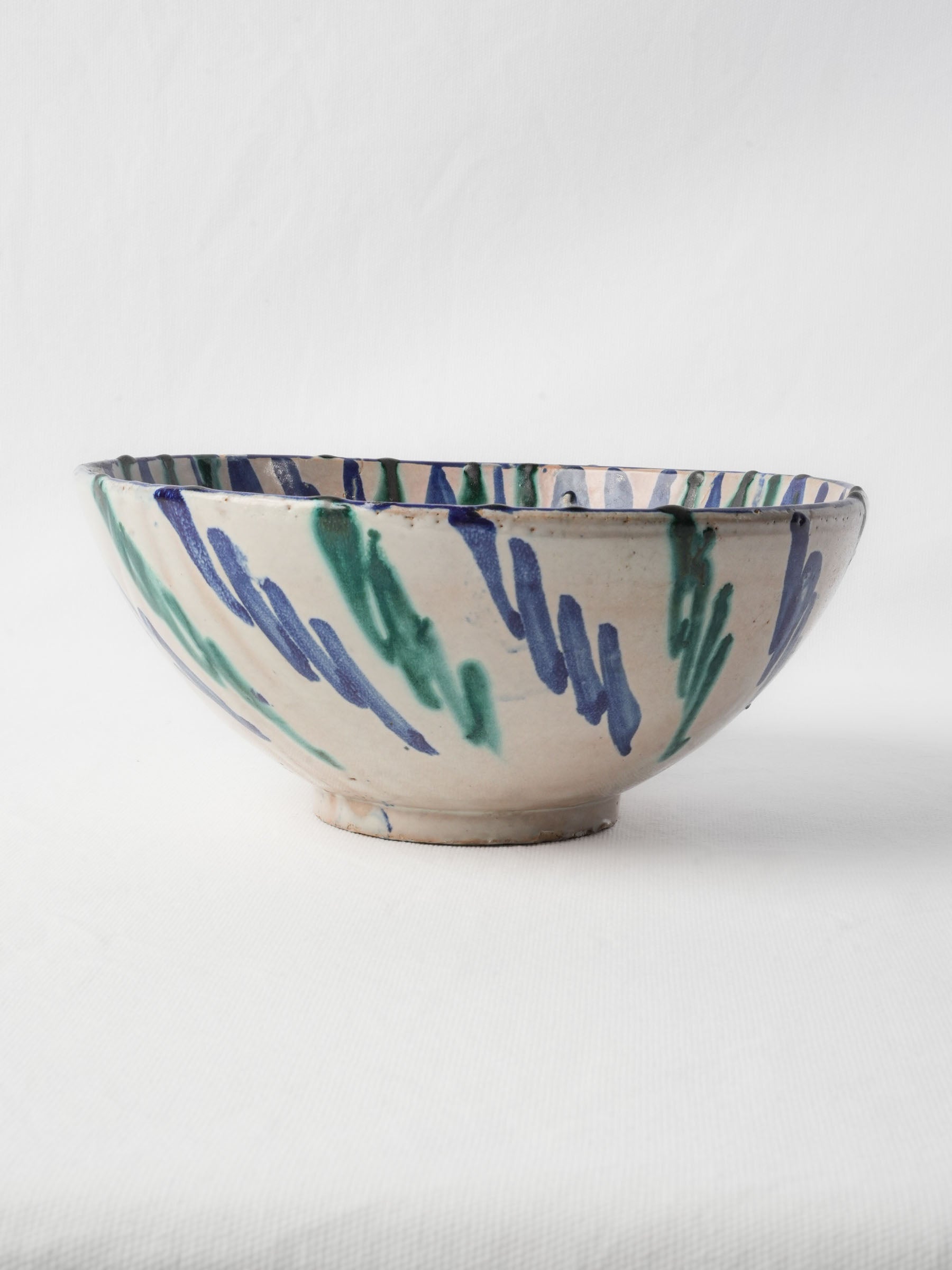Artisanal radiating motif serving bowl