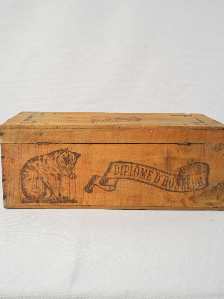 Nostalgic geometric border wooden box