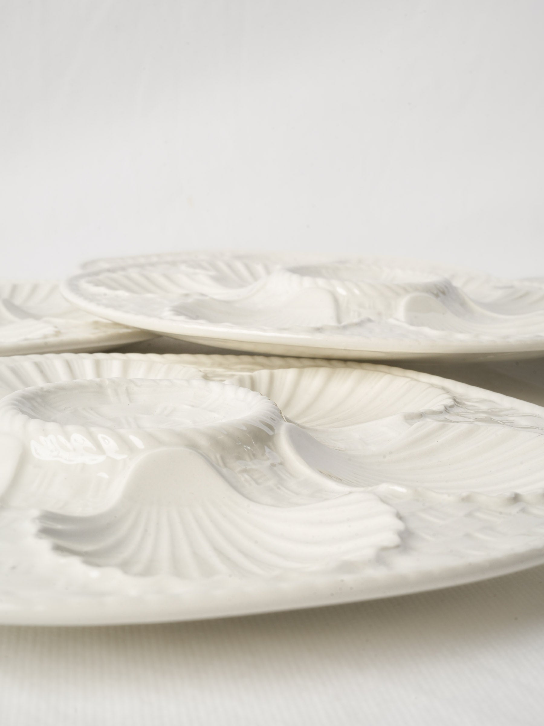 Timeless sculptural shell dinnerware set