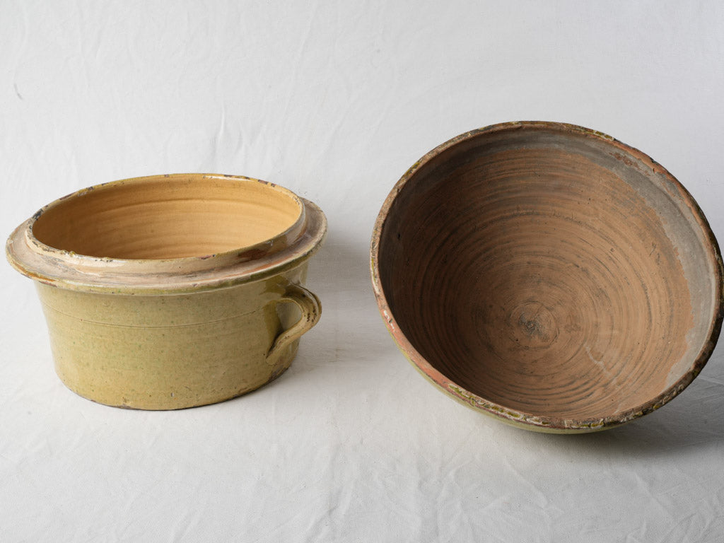 Historic cocotte with curved handles