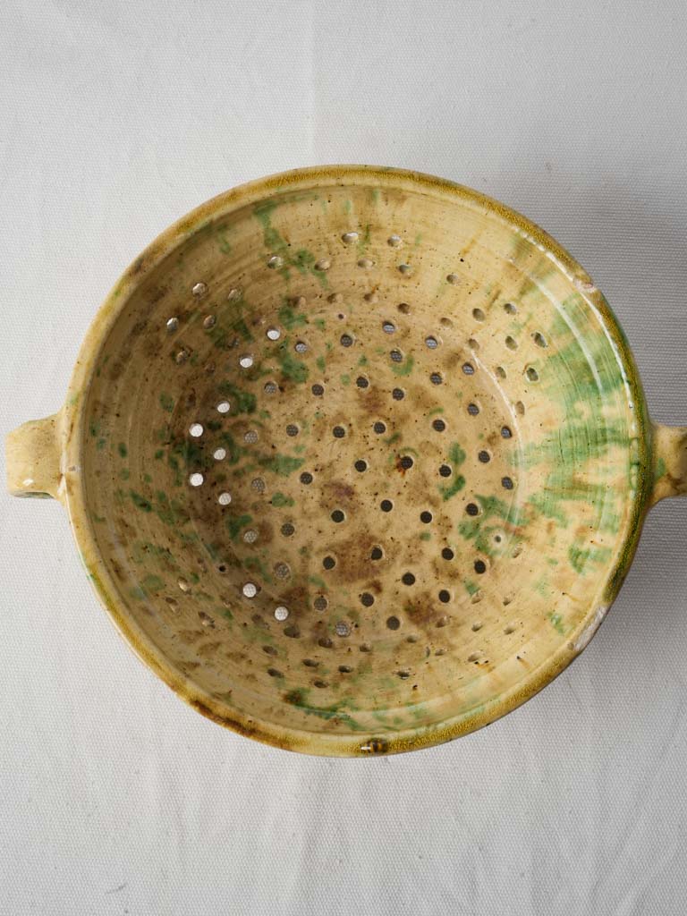 Unique character ceramic kitchen colander