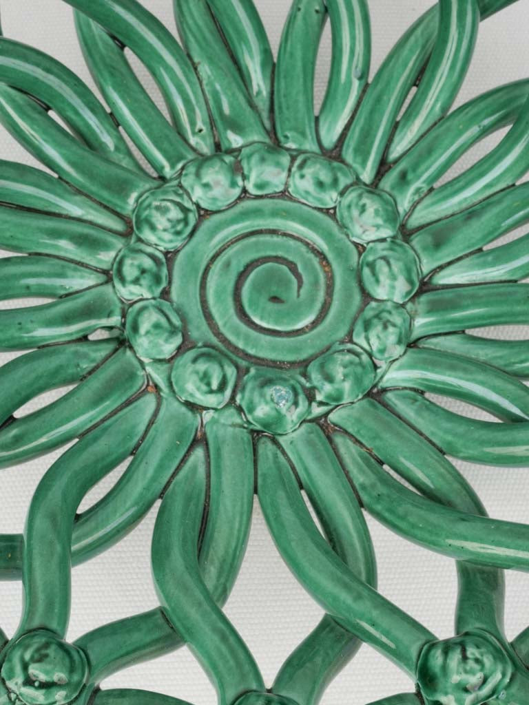 Charming Green Spiral Core Fruit Bowl