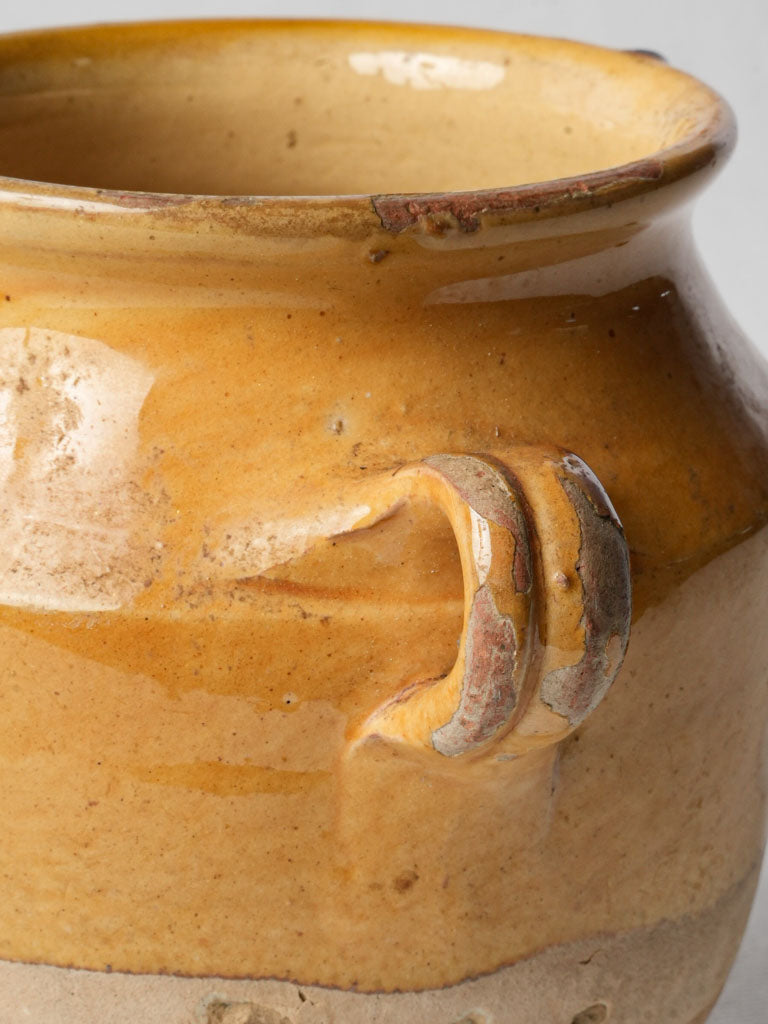 Traditional French preservative vessel