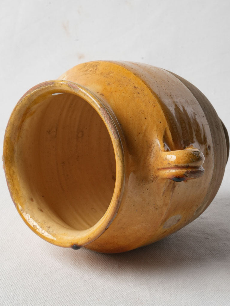 Elegant glazed culinary pot
