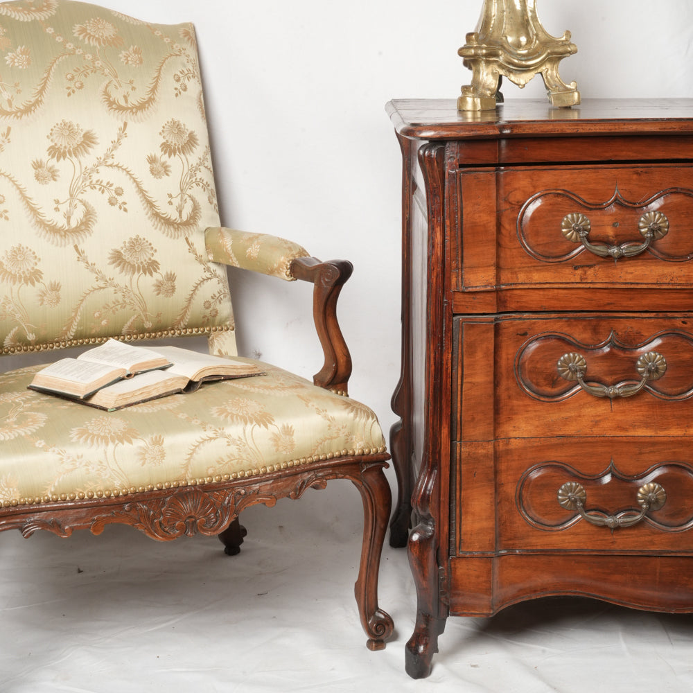 Provincial craftsmanship furniture