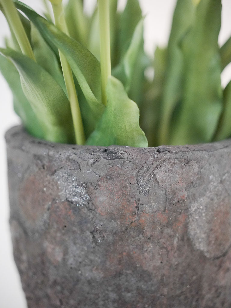 Aged molten lava-style smelting pots