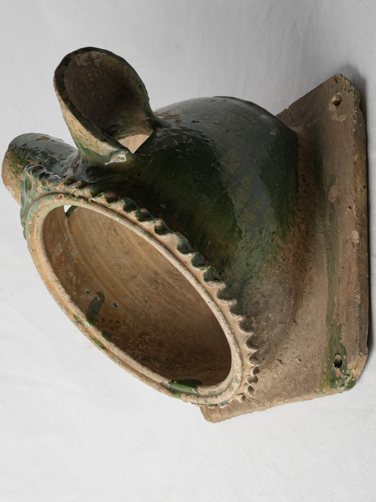 Decorative scalloped cat entryway