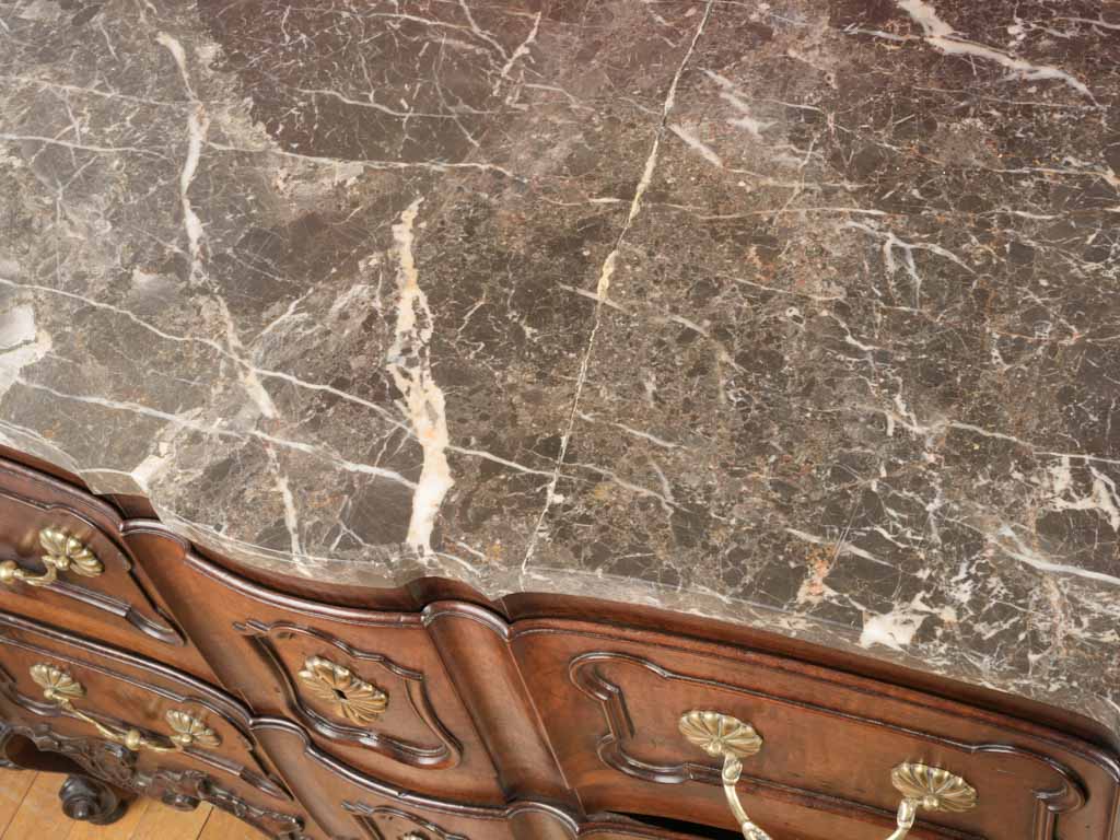 Curved cabriole legged commode