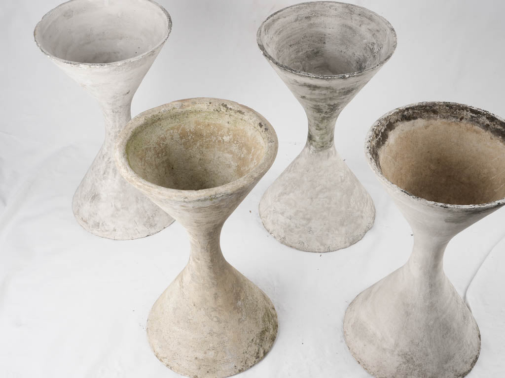 Set of 4 Willy Guhl Diabolo hourglass diabolo planters - 25¼"
