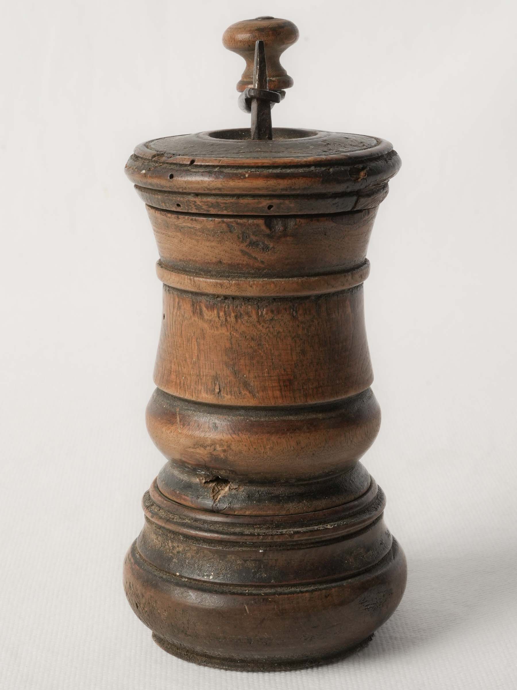 Elegant baluster-form kitchenware