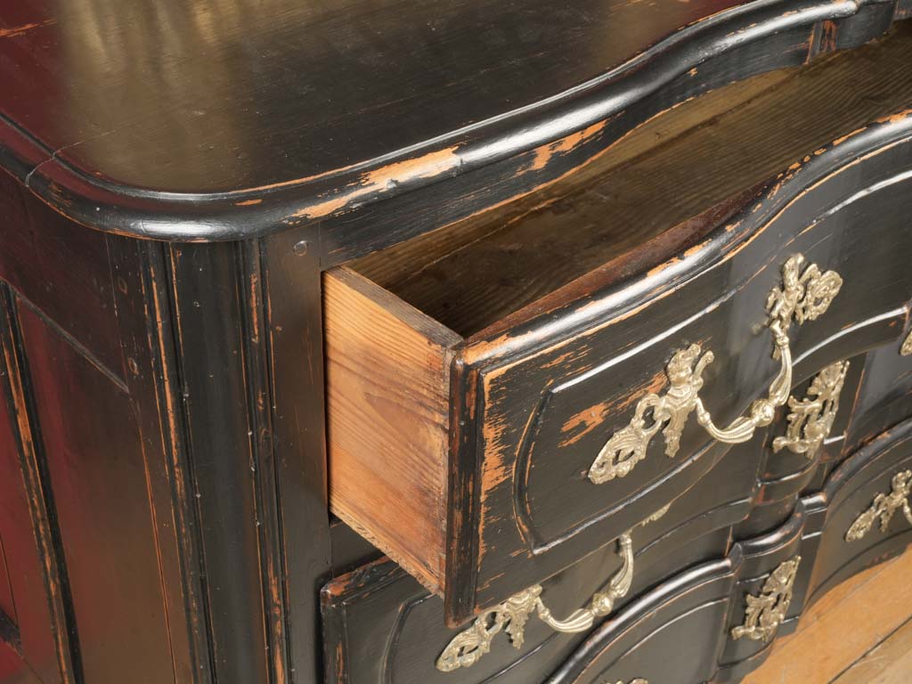 Charming walnut commode, Louis design