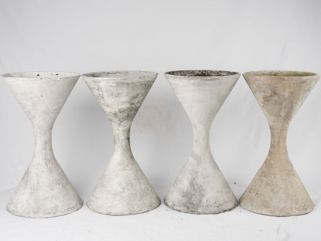 Set of 4 Willy Guhl Diabolo hourglass diabolo planters - 25¼"