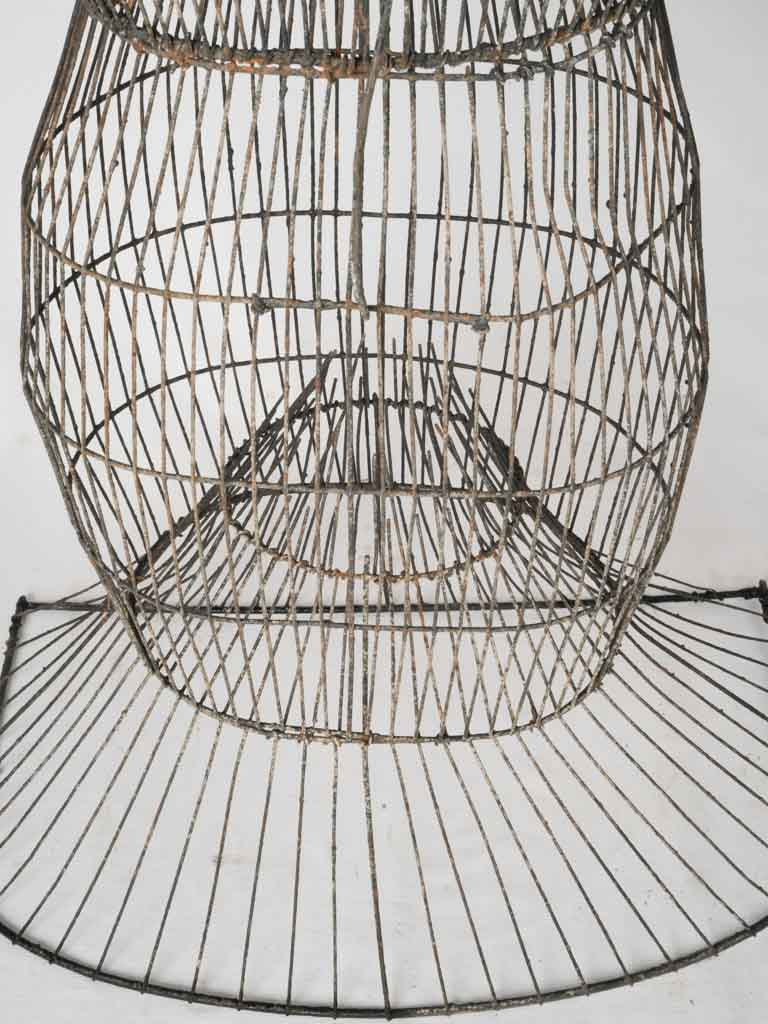 Artistic wirework fish trap lighting fixture