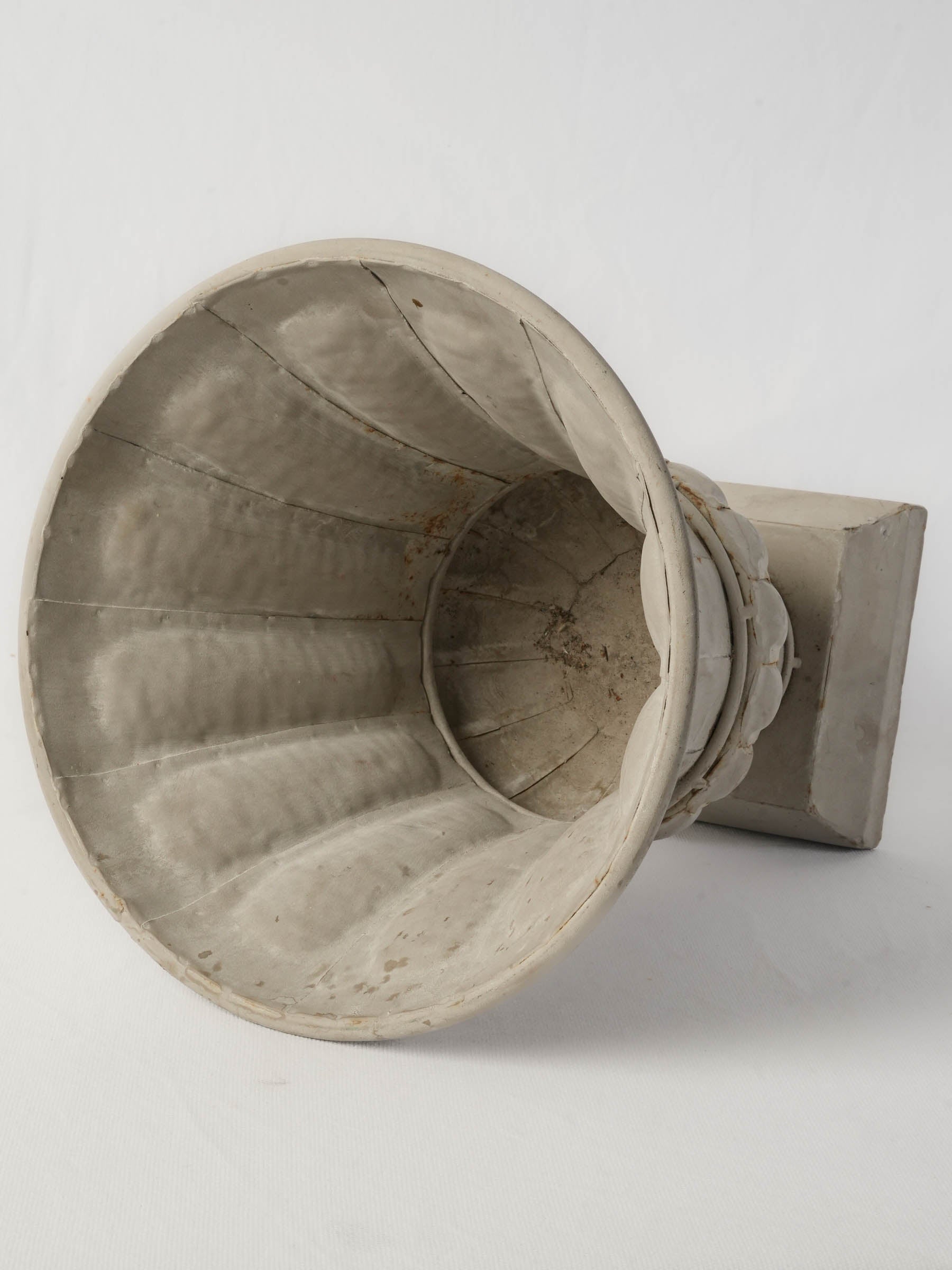 Refined garden urn vase