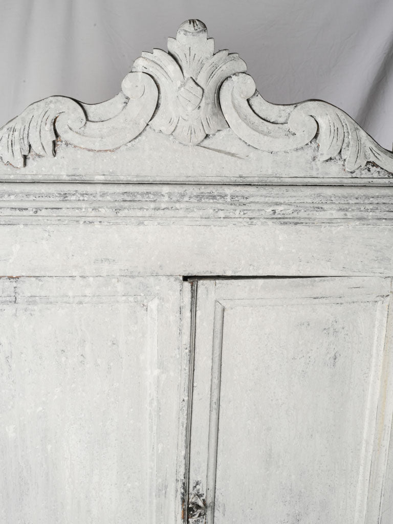 Timeless shell crest storage