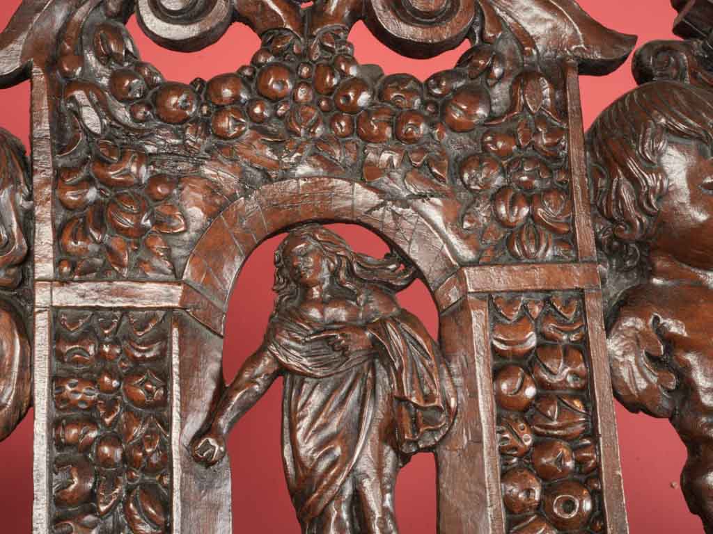 Regal heraldic design chest