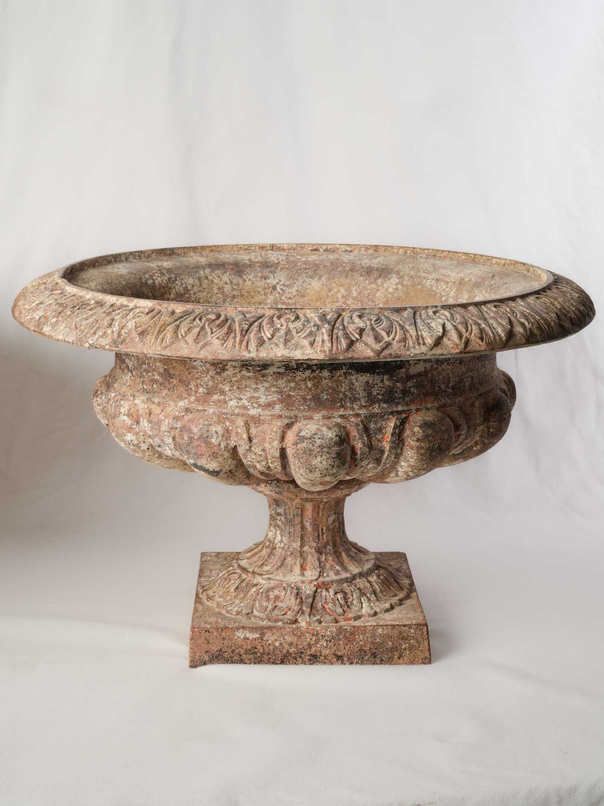 Timeless cast-iron décor pieces