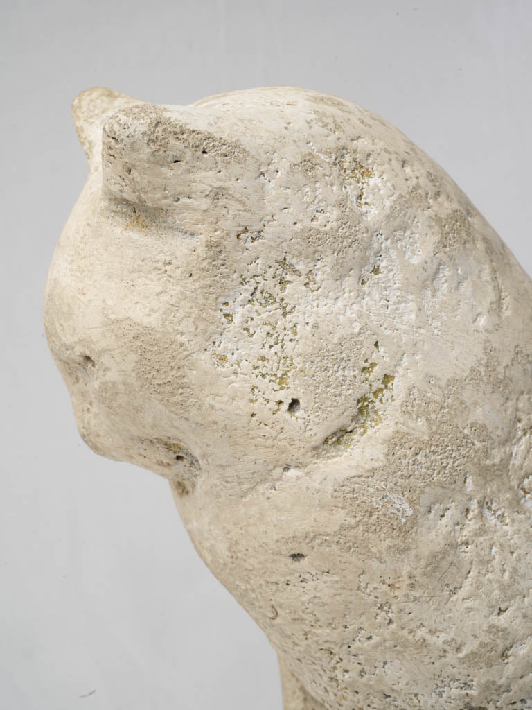 Classic lifelike posture stone feline