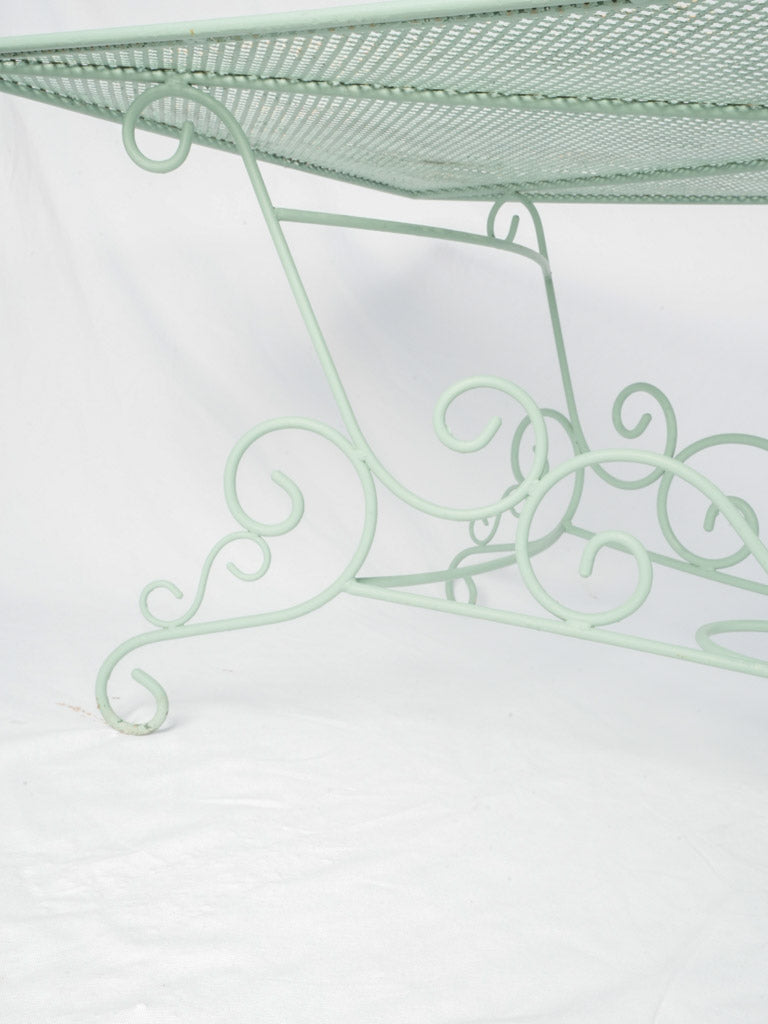 Lightweight and stylish garden table