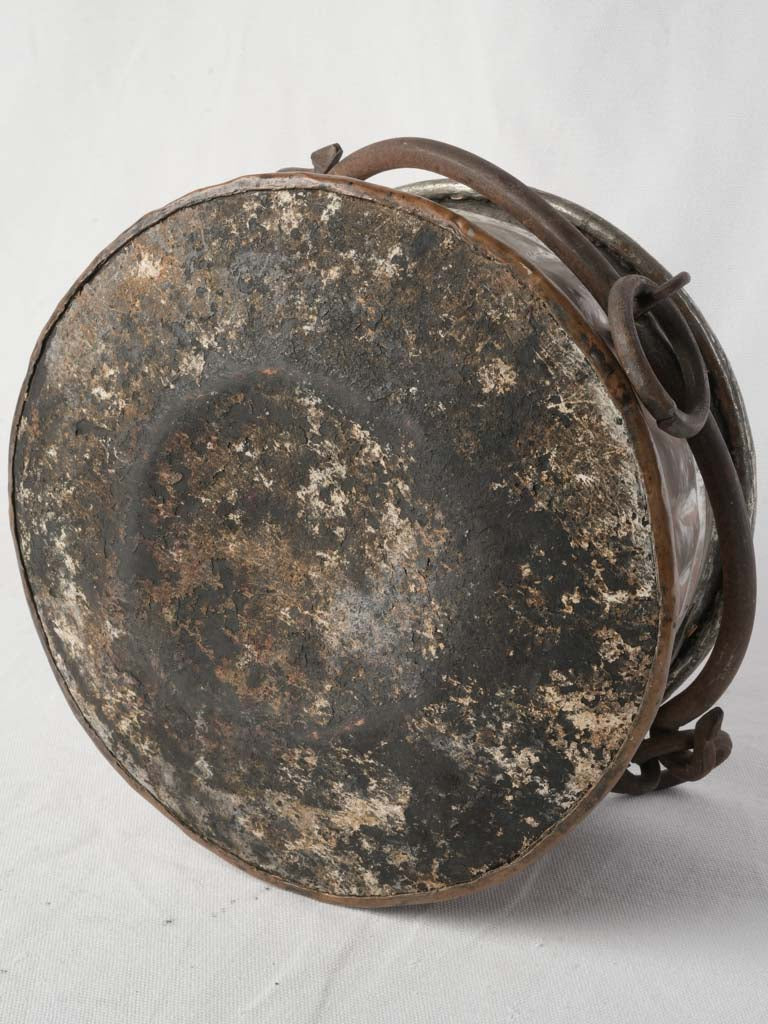 Historic farmhouse style cauldron