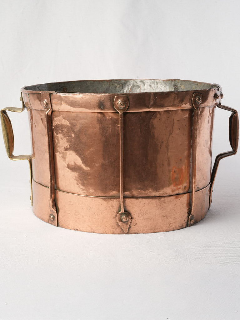 Patina-rich copper kitchenware