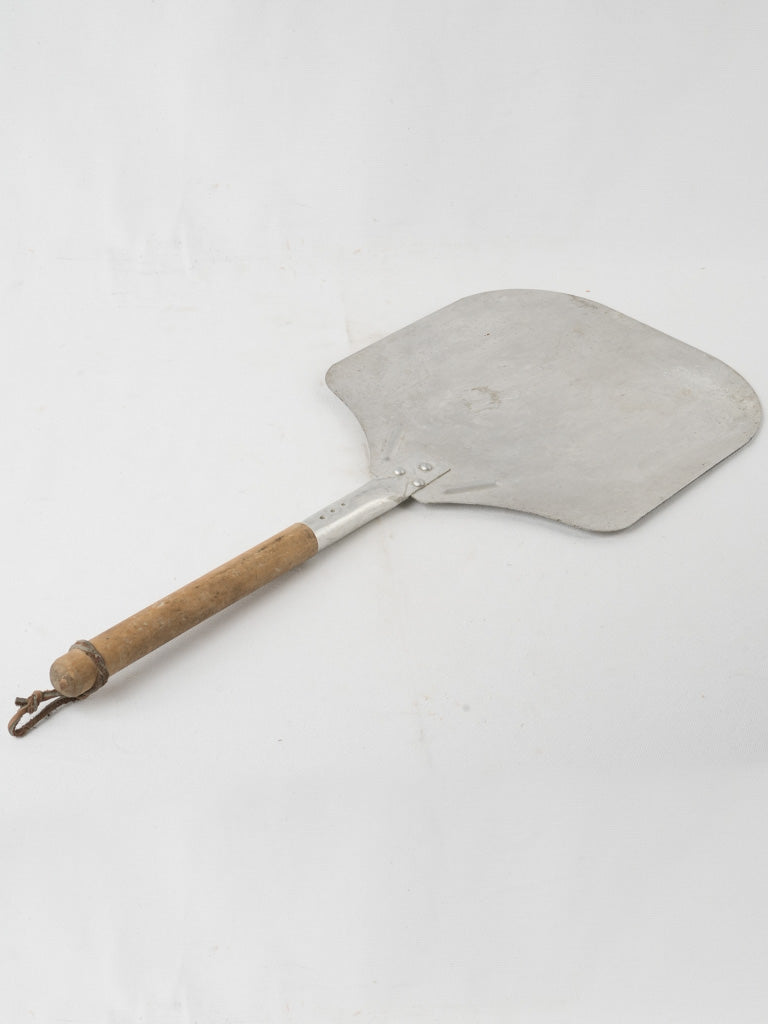 Authentic metal pizza shovel with handle