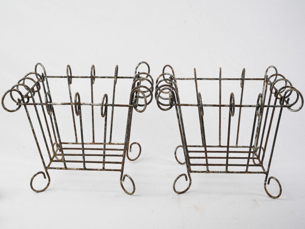 Timeless swirl design jardinières