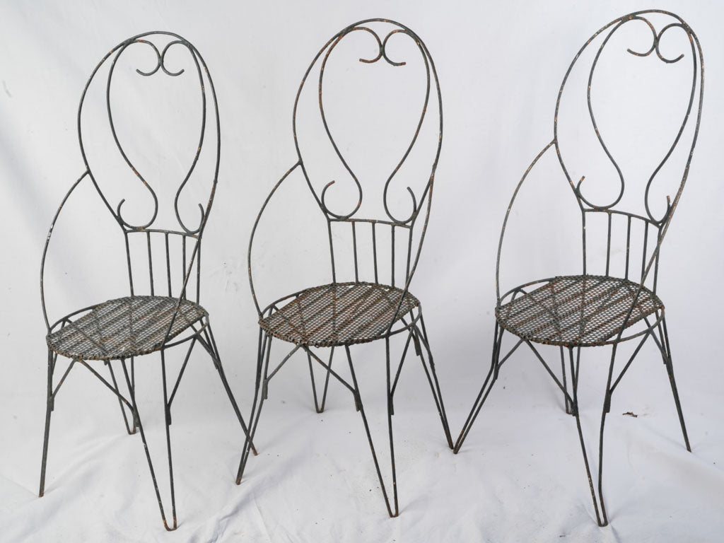 Balloon-back patio seating