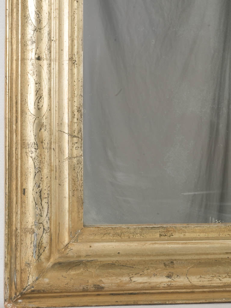 Refined French-style living room mirror